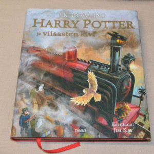 J.K. Rowling Harry Potter ja viisasten kivi, kuvitettu laitos